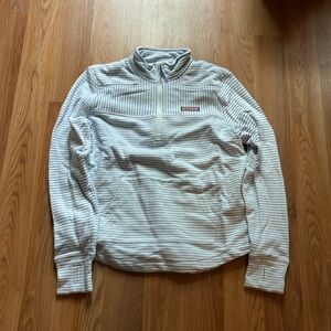 Vineyard Vines sweatshirt